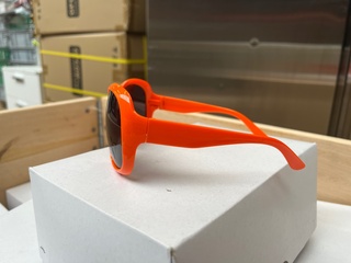 Ca. 1000x Zonnebril dames model oranje